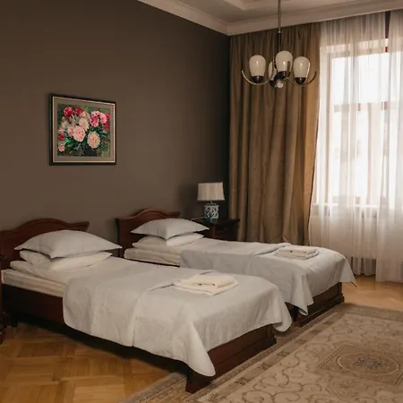 British Club Готель