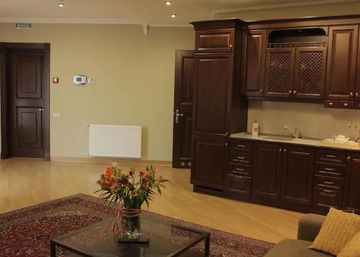 British Club ホテル 4*