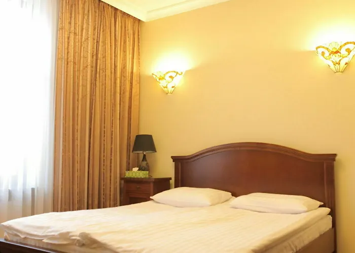 British Club Hotel 4*