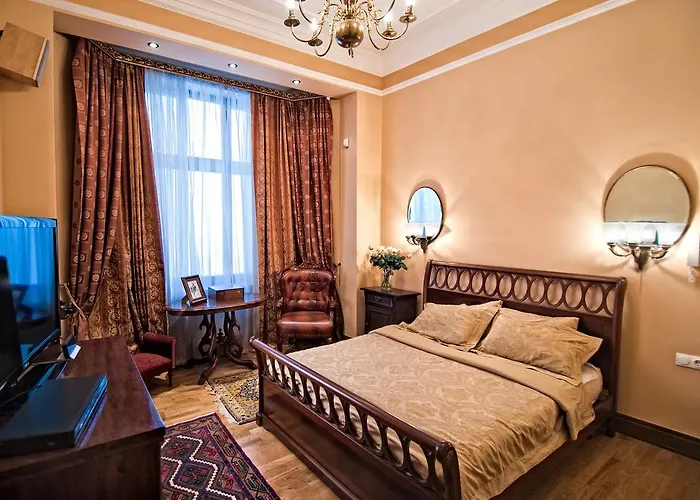 British Club Hotel 4*